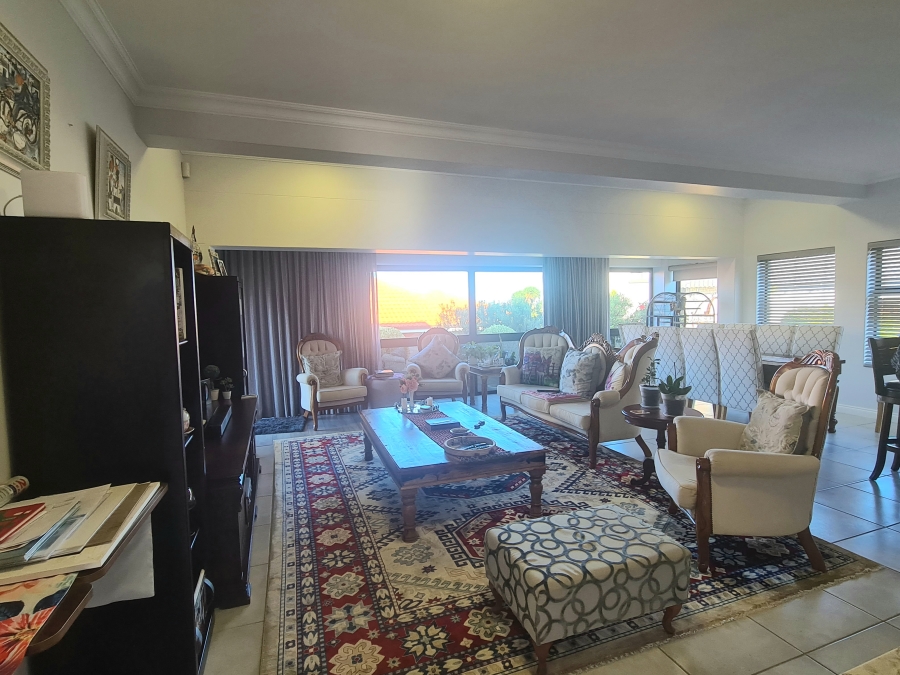 To Let 4 Bedroom Property for Rent in Hartenbos Heuwels Western Cape